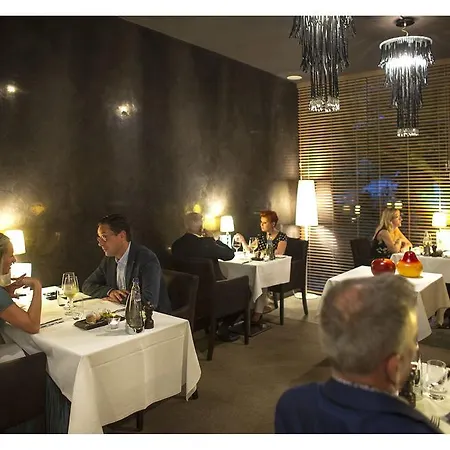 Restaurant Vous Le Vous