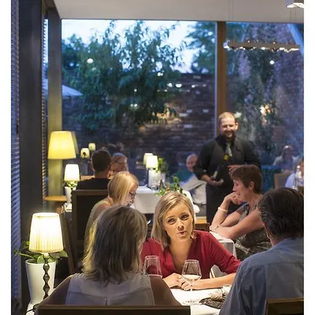 Restaurant Vous Le Vous Hotell 3*